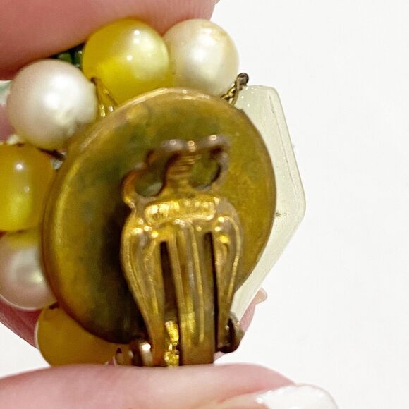 Vintage Mid Century Clip On Earrings Pearl Yellow Chartreuse Green Bead Clusters - Picture 4 of 8